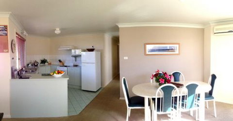 Captain's Quarters - Kalgoorlie Accommodation 8