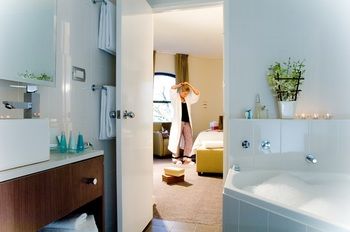 Amora Riverwalk Melbourne - Kalgoorlie Accommodation 3