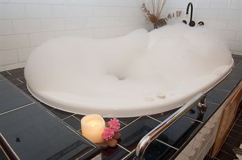 Moments Mountain Retreat - Kalgoorlie Accommodation 5