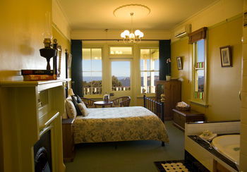 Moments Mountain Retreat - Kalgoorlie Accommodation 11