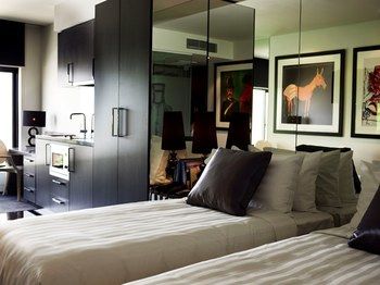 Art Series - The Cullen - Kalgoorlie Accommodation 2