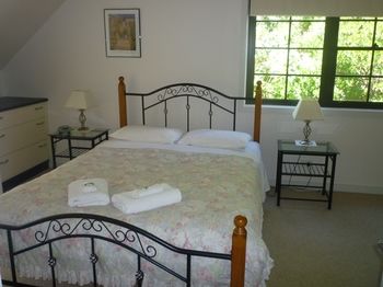 Whispering Pines Chalet & Cottages - Kalgoorlie Accommodation 9