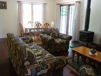 Whispering Pines Chalet & Cottages - Kalgoorlie Accommodation 14
