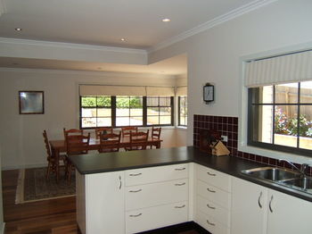 Whispering Pines Chalet & Cottages - Kalgoorlie Accommodation 20