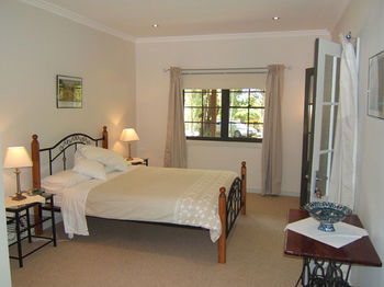 Whispering Pines Chalet & Cottages - Kalgoorlie Accommodation 21
