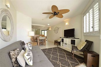 Malibu Mooloolaba - Kalgoorlie Accommodation 15