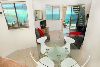 Malibu Mooloolaba - Kalgoorlie Accommodation 26
