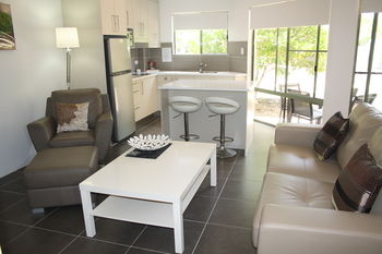 Noosa River Retreat - Kalgoorlie Accommodation 4