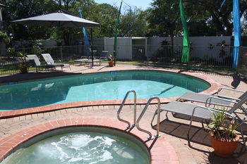 Noosa River Retreat - Kalgoorlie Accommodation 5