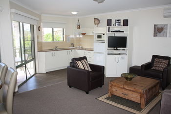 Noosa River Retreat - Kalgoorlie Accommodation 12