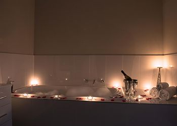 De'Vine Escape - Kalgoorlie Accommodation 7