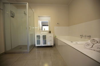 De'Vine Escape - Kalgoorlie Accommodation 11