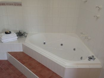 Valley Of The Waters B&B - Kalgoorlie Accommodation 8