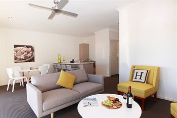 H Boutique Hotel - Kalgoorlie Accommodation 3