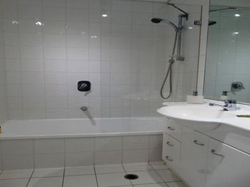 Alpha Apartments Melbourne - Kalgoorlie Accommodation 24
