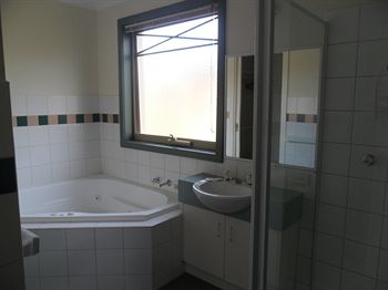 Australian Home Away @ Box Hill 32 - Kalgoorlie Accommodation 0