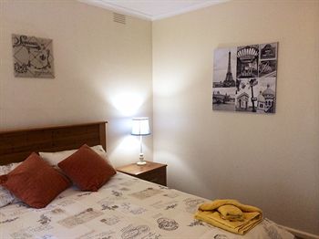 Australian Home Away @ Doncaster Grange Park - Kalgoorlie Accommodation 4