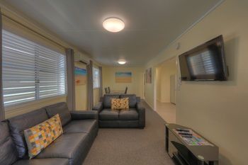 Alex Beach Cabins - Kalgoorlie Accommodation 14