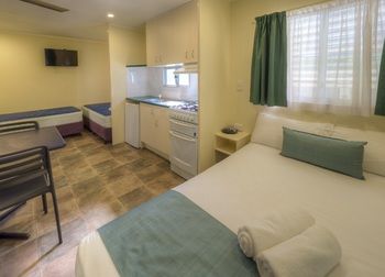 Alex Beach Cabins - Kalgoorlie Accommodation 35