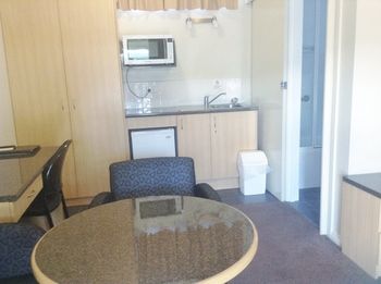 Ashton Townhouse Motel And Suites - Kalgoorlie Accommodation 4