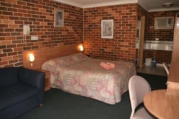 Forest Lodge Motor Inn & Restaurant - Kalgoorlie Accommodation 0