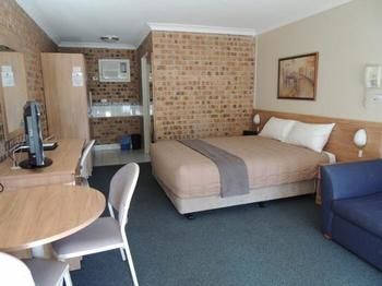 Forest Lodge Motor Inn & Restaurant - Kalgoorlie Accommodation 1