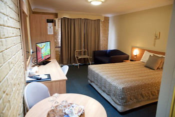 Forest Lodge Motor Inn & Restaurant - Kalgoorlie Accommodation 9