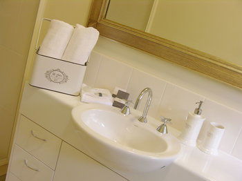 Apple Tree Cottage & Studio - Kalgoorlie Accommodation 2