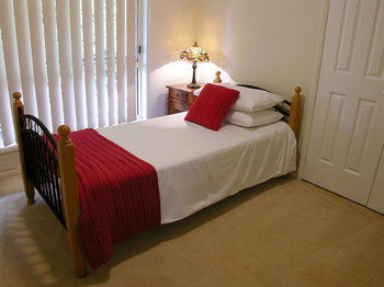 Apple Tree Cottage & Studio - Kalgoorlie Accommodation 4
