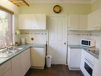 Apple Tree Cottage & Studio - Kalgoorlie Accommodation 10