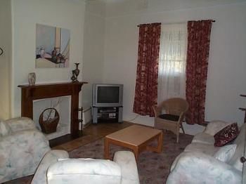 Aaron Cottage - Kalgoorlie Accommodation 2