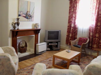 Aaron Cottage - Kalgoorlie Accommodation 5