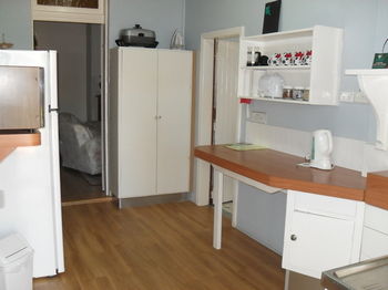 Aaron Cottage - Kalgoorlie Accommodation 9