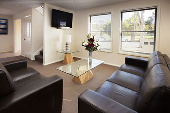 Charlestown Terrace - Kalgoorlie Accommodation 10