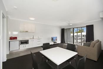 Cooroy Luxury Motel Apartments Noosa - Kalgoorlie Accommodation 10