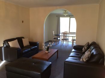 Australian Home Away At East Doncaster - Kalgoorlie Accommodation 17
