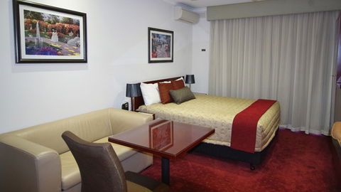 BEST WESTERN Ensenada Motor Inn - Kalgoorlie Accommodation 0