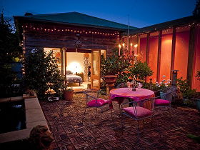 At Eleven, La Petite Maison - Kalgoorlie Accommodation 0