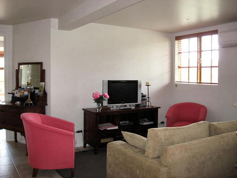 Amble In Cottage - Kalgoorlie Accommodation 1