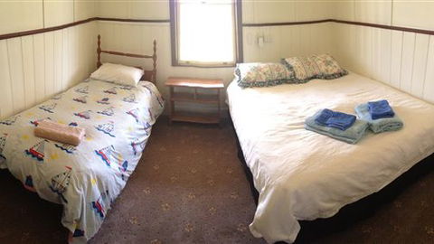 Twin Palms Cottage - Kalgoorlie Accommodation 0