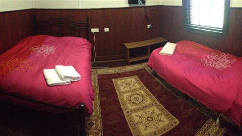 Twin Palms Cottage - Kalgoorlie Accommodation 2