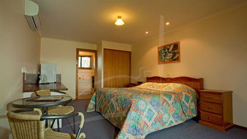 Little Desert Nature Lodge - Kalgoorlie Accommodation 0