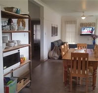 Lakeside Vista Holiday House - Kalgoorlie Accommodation