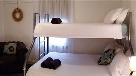 Lakeside Vista Holiday House - Kalgoorlie Accommodation 3