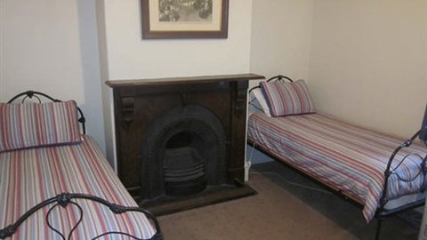 Abaleen House - Kalgoorlie Accommodation 3