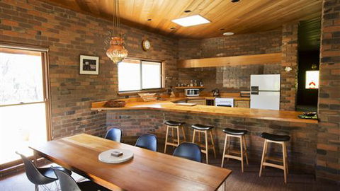 The Eagles Nest - Kalgoorlie Accommodation 0