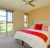 Canadian Lakehouse - Kalgoorlie Accommodation