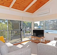 Barrakee Beach House - Anglesea - Kalgoorlie Accommodation