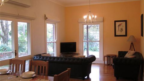 Maydays - Kalgoorlie Accommodation 0