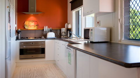 Arabella Heights- Daylesford - Kalgoorlie Accommodation 3